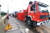 Ciężarówka przewożąca 12 tys. paliwa wylądowała w rowie w Paparzynie. Są utrudnienia w ruchu
