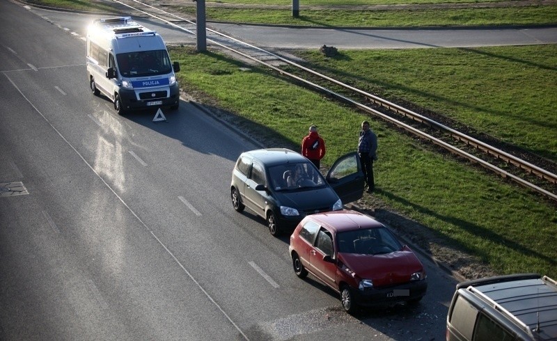 Kraksa trzech aut na Piłsudskiego