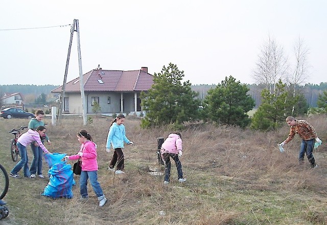 Dzieci podczas zainicjowanej przez siebie pracy