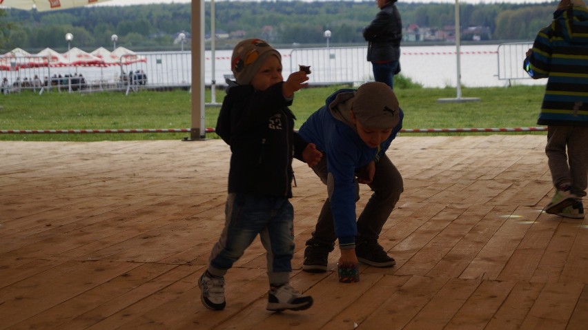 Gala disco polo w Rybniku. Mieszkańcy tańczą w rytm muzyki