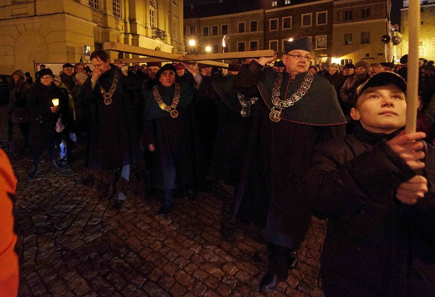 Procesja drogi krzyżowej po Starym Mieście w Lublinie (ZDJĘCIA)