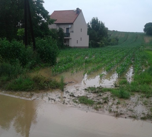 Ulica Huberta w Nowym Brzesku po opadach