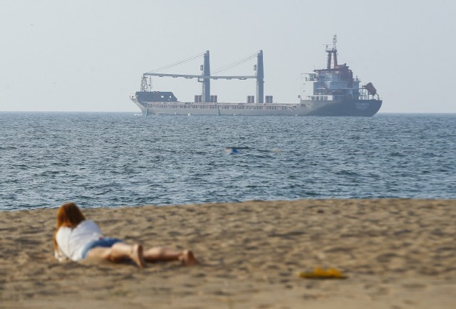 Ze względów bezpieczeństwa na Ukrainie zabronione jest wszelkie plażowanie, spacery po wybrzeżu oraz kąpiele w morzu i innych zbiornikach wodnych