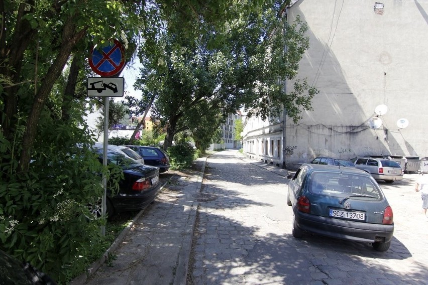 Straż miejska: Koniec parkowania na Księcia Witolda. Na razie karteczki, za chwilę mandaty (ZDJĘCIA)