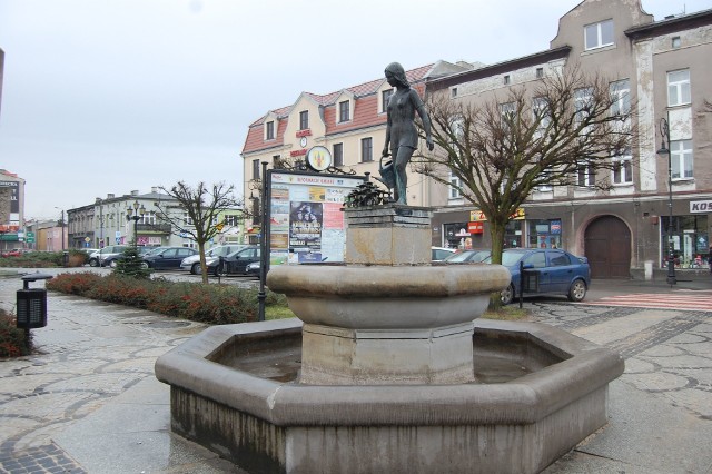 Rynek w Nakle. Tu pojawia się grajek