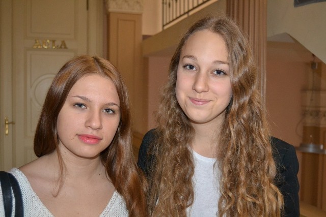 Aleksandra Ślimak i Natalia Ksepka z Bydgoskiego Gimnazjum Klasycznego były trochę zaskoczone próbnym egzaminem.