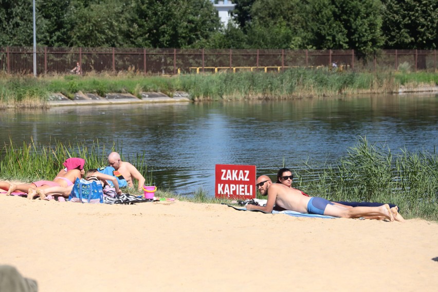 Plaża na Dojlidach przeżywa oblężenie. Tłumy wypoczywają nad zalewem (zdjęcia)