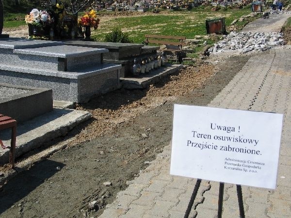 Osuwisko na cmentarzu w Przemyślu...