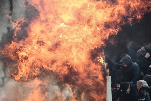 Na stadionie olimpijskim w Atenach chuligani starli się z policją.