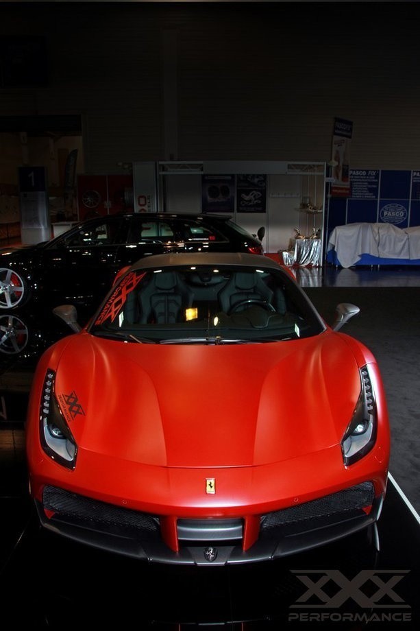 Standardowo za napęd Ferrari 488 GTB odpowiada 3,9 l motor...
