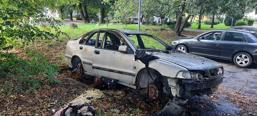 Pożar auta na ulicy Szymanowskiego w Słupsku