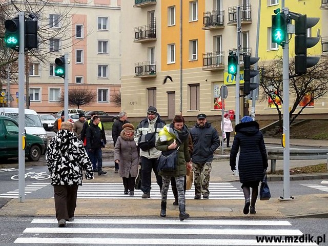 Niedawno uruchomiona została nowa sygnalizacja świetlna na przejściu przez ulicę Mariacką.