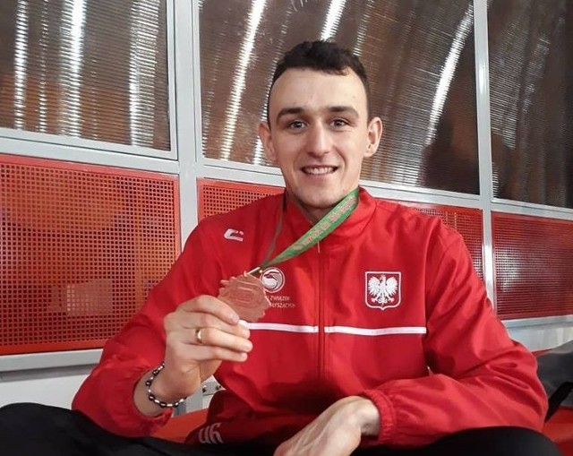 Zestaw medali tego biegacza z Bukowca - jednego z laureatów nagród starosty świeckiego - jest imponujący