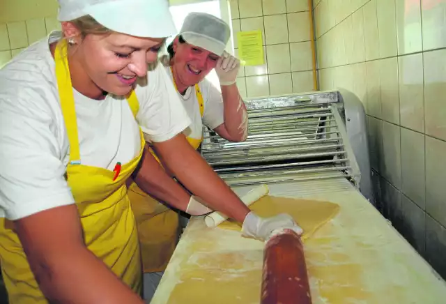 Cukierniczki z "Wiślanki" szykują słynny kołacz wiślański