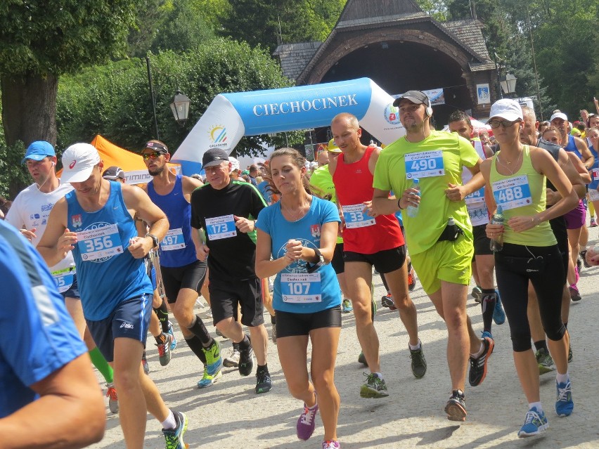 Wsód biegaczy z całej Polski, także grupa pań