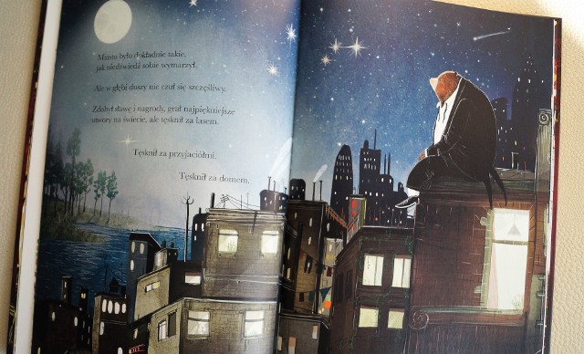 "Niedźwiedź i pianino" to przepięknie ilustrowana książka dla kilkulatków