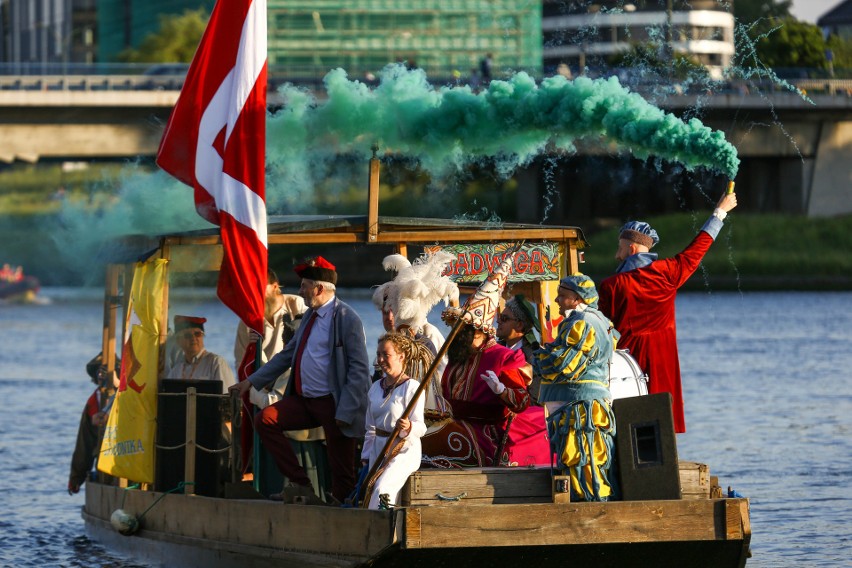 W czwartek, 10 czerwca Lajkonik ruszył w tradycyjny pochód,...