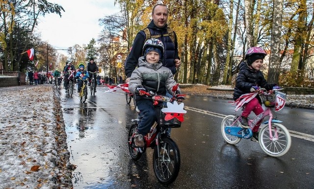 Parada starych pojazdów na ulicach Sopotu