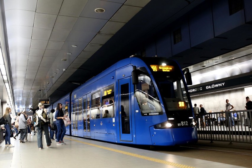 Krakowski Szybki Tramwaj wlecze się w tunelu. Czy kiedyś przyspieszy?