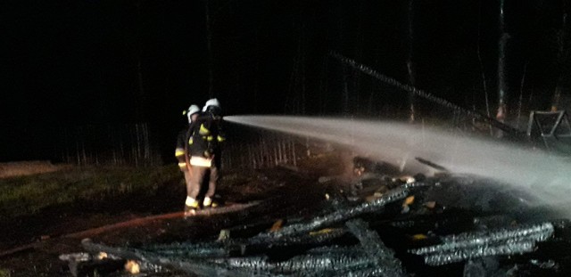 O godz.21.06 strażacy zostali zadysponowani do pożaru budynku gospodarczego w Bondarach