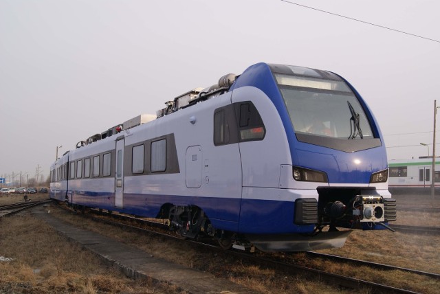 Pierwszy Flirt już gotowy. Nowoczesny pociąg na trasie Szczecin - KrakówPasażerowie PKP Intercity skorzystają z komfortowych pociągów w październiku 2015 roku. Pierwszy skład niebawem przejdzie testy