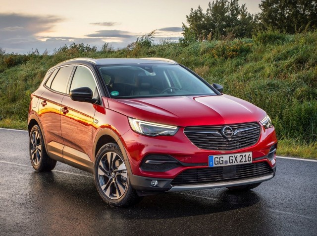 Można powiedzieć, że crossovery zdominowały rynek i w wielu segmentach stały się alternatywą dla tradycyjnych wersji nadwozia. Wielu kierowców szukając auta kompaktowego z rynku wtórnego, z coraz większym zainteresowaniem spogląda na crossovery. Ciekawą propozycją może być między innymi Opel Grandland X, który wszedł w drugą fazę życia modelu i coraz częściej pojawia się w ofertach aut używanych.
