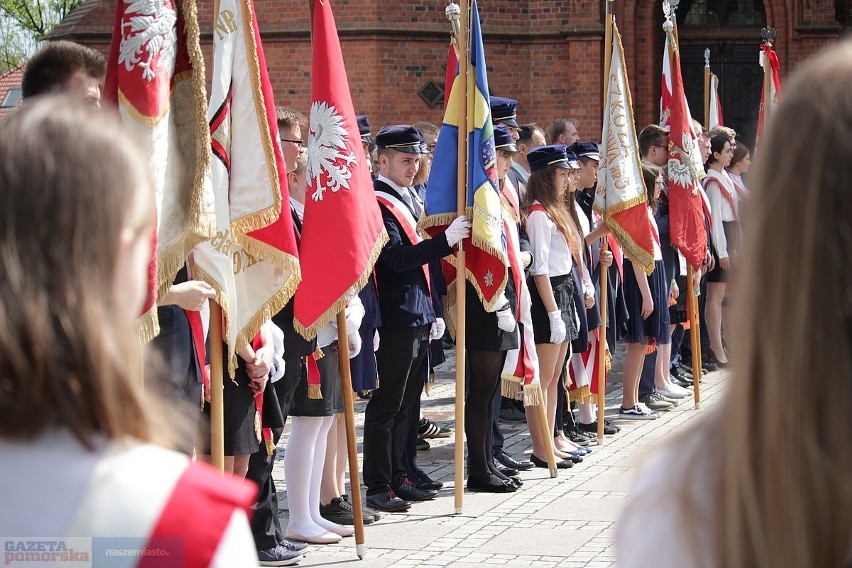 Na placu przed bazyliką katedralną zorganizowano miejskie...