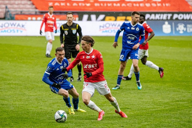Stefan Savić strzelił gola w doliczonym czasie meczu ze Stalą Mielec i ustalił wynik na 3:1 dla Wisły Kraków. To jego pierwsze trafienie w barwach „Białej Gwiazdy”
