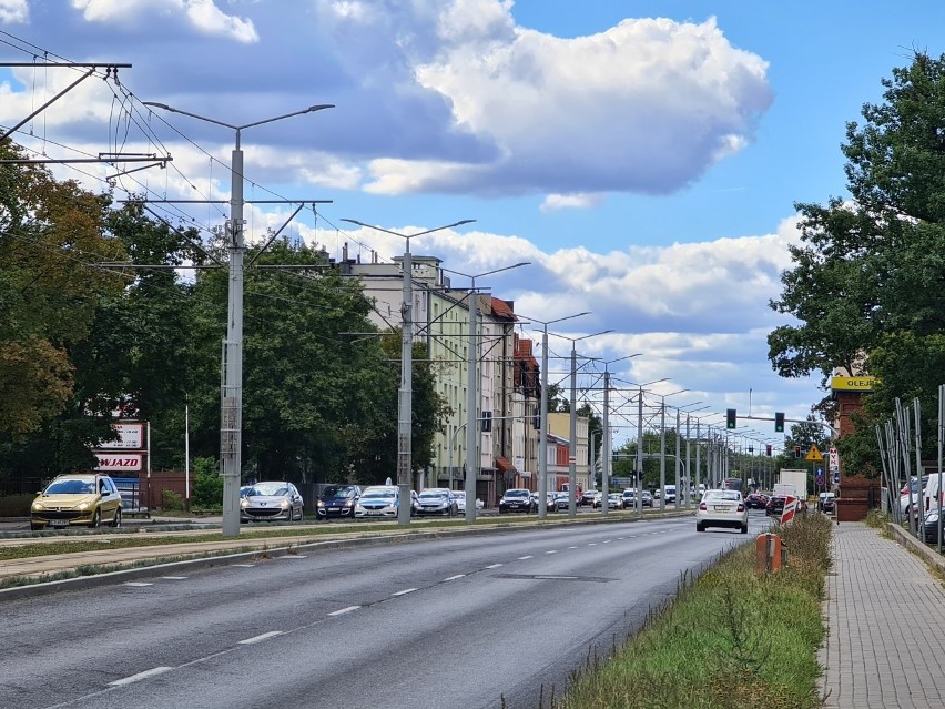 Hałaśliwa ulica Broniewskiego