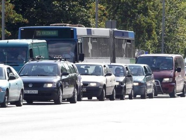 Kierowcy muszą liczyć ze sporymi utrudnieniami. Procesje przejdą także w centrum miasta.