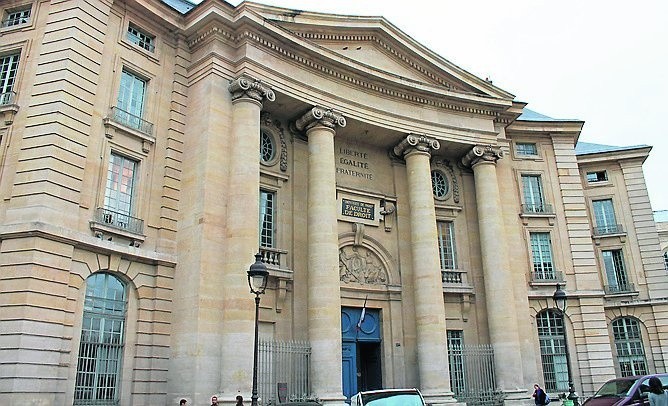 Wydział Prawa uniwersytetu w Paryżu. Budynki uczelni...