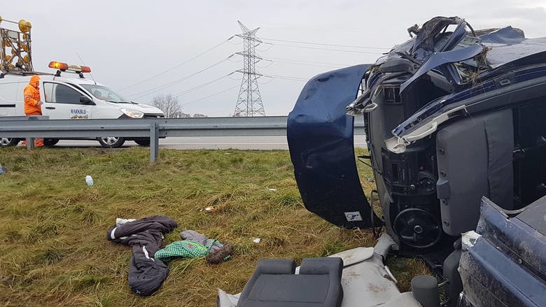 Wypadek na autostradzie A1. Ucierpiała polsko-grecka rodzina - 7 osób, w tym 3 dzieci [zdjęcia]