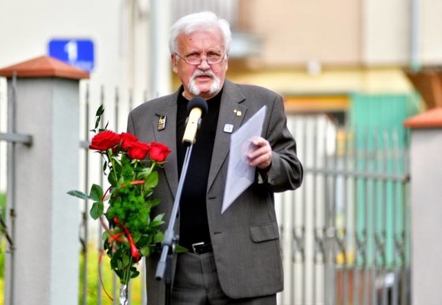 O szacunku i sympatii, jaką cieszą się radomscy fotograficy, świadczy ilość życzeń, gratulacji medali i dyplomów wręczanych na ręce Leszka Jastrzębiowskiego dla wszystkich jego "podopiecznych". 