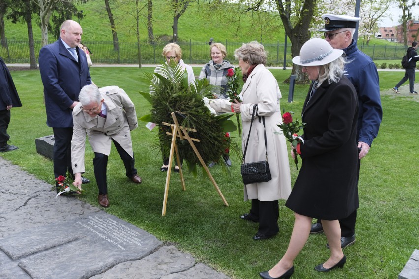 W środę, 26 kwietnia, Irena Santor złożyła kwiaty pod...
