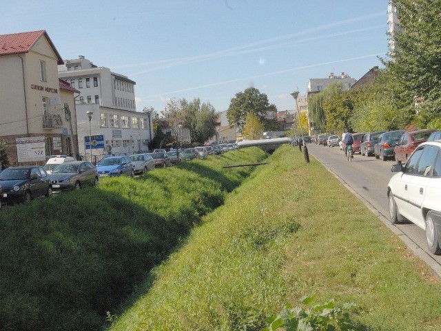 Zasypanie kanału i przebudowa kanalizacji kosztować będzie miasto 6 mln złotych.