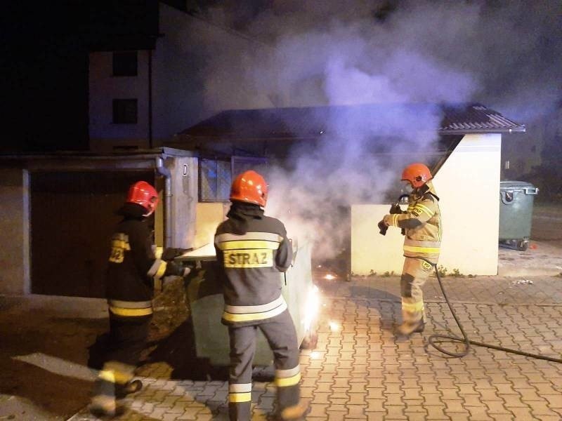 Sądeccy strażacy trzy razy wyjeżdżali do pożarów koszy na...