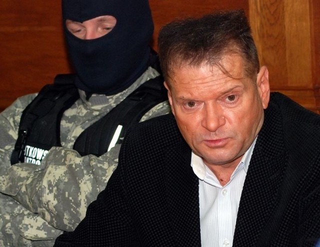 Detektyw Krzysztof Rutkowski zapowiedział częstsze wizyty w Sandomierzu. Na konferencje prasową przyjechał w obstawie zamaskowanego ochroniarza.