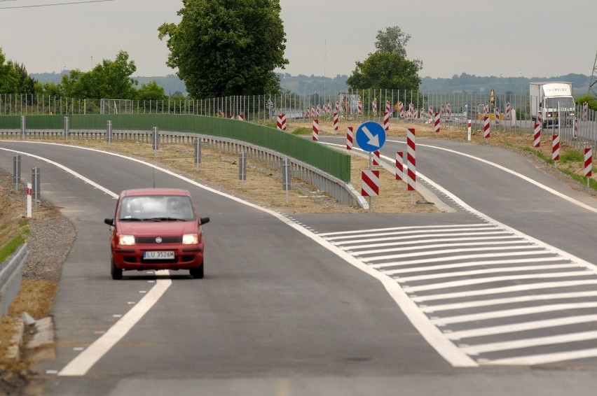 Z pięciu odcinków S17 między Kurowem a Piaskami do użytku...