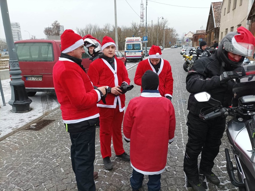 MotoMikołaje już po raz dziesiąty obdarowali dzieciaki z...