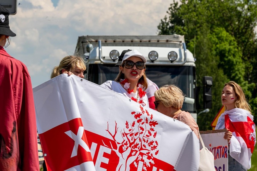 Białorusini od pięciu dni protestują przy granicach