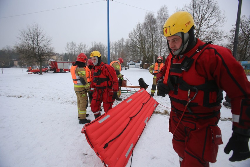 Strażacy z Mysłowic prowadzili ćwiczenia lodowe na...
