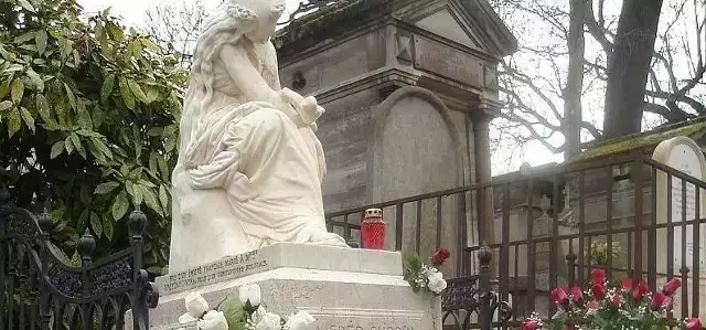 Grób Chopina należy do najczęściej odwiedzanych na paryskim cmentarzu