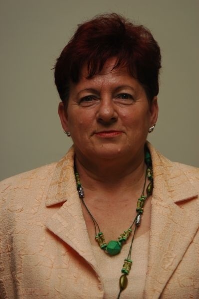 1. Krystyna JaniecRadną jest trzecią kadencję. Jest przewodniczącą Komisji Zdrowia, Kultury i Bezpieczeństwa. Z zawodu położna, mężatka, ma córkę i dwie wnuczki. Od 1965 roku mieszka na osiedlu Nowiny.