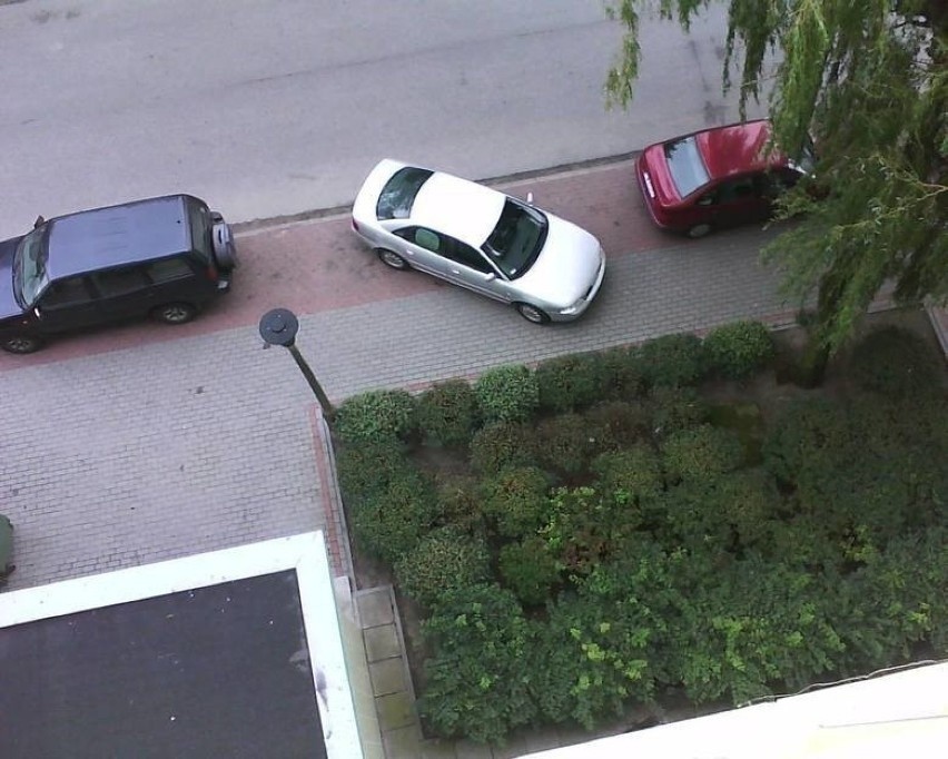 Dostaliśmy od Was kolejne zdjęcia tzw. 'mistrzów parkowania"...