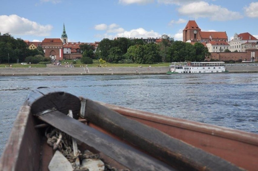 Rejsy po Wiśle w Toruniu o każdej porze dnia i nocy. Ile kosztują i czym można wpływać? 