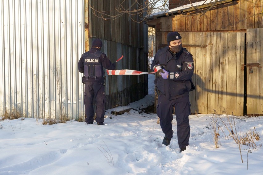 Tragedia w Zdziechowicach. Na posesji znaleziono fragmenty zwłok. Reszta ciała została spalona! (ZDJĘCIA)