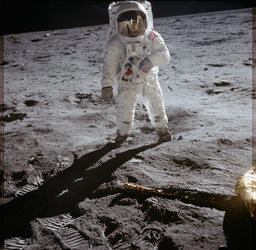 Astronauta na tej słynnej fotografii często jest uważany za...