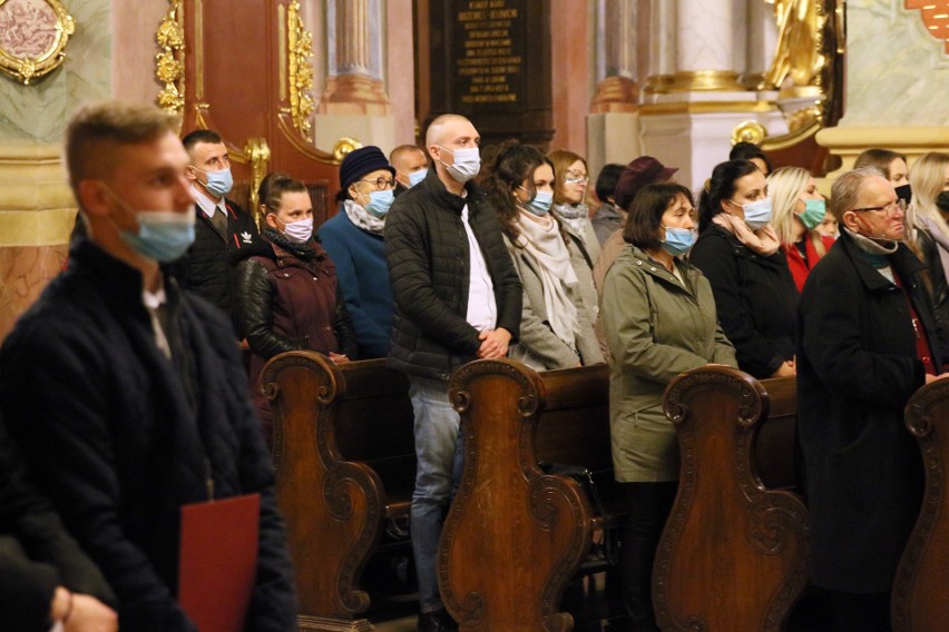 Uroczystość w cieniu pandemii. Bierzmowanie w archikatedrze lubelskiej. Zobacz zdjęcia