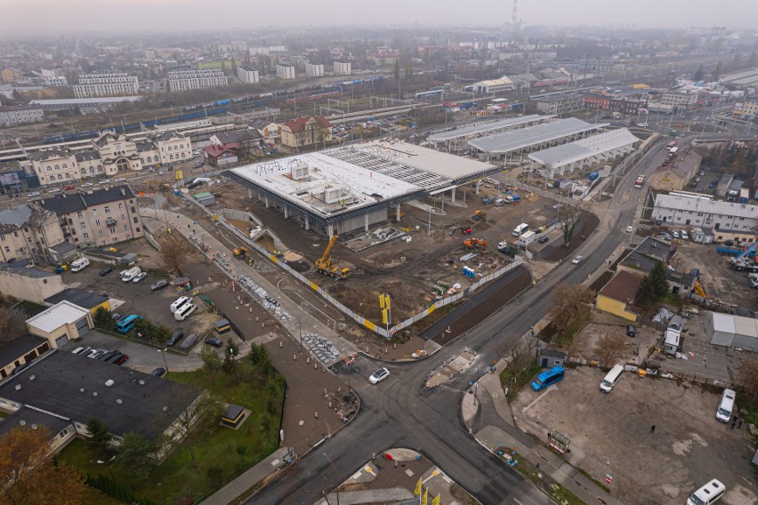 Dworzec metropolitalny nie zdąży na czas z budową? Miasto przyznaje, że może być poślizg. Zobacz zdjęcia z drona