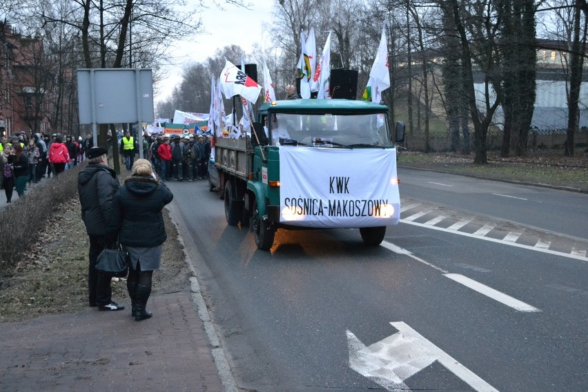 Strajk w Gliwicach: Tysiące ludzi wyszły na ulice miasta [NOWE ZDJĘCIA, RELACJA]